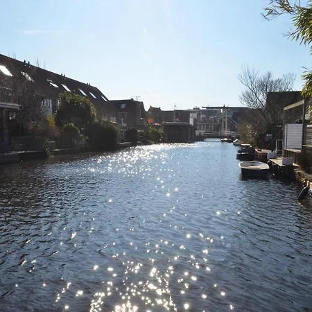 Semesterbostad Woonboot Irene *