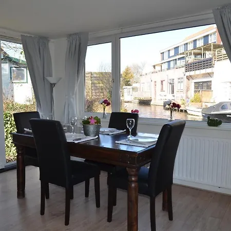 Holiday home Woonboot Irene